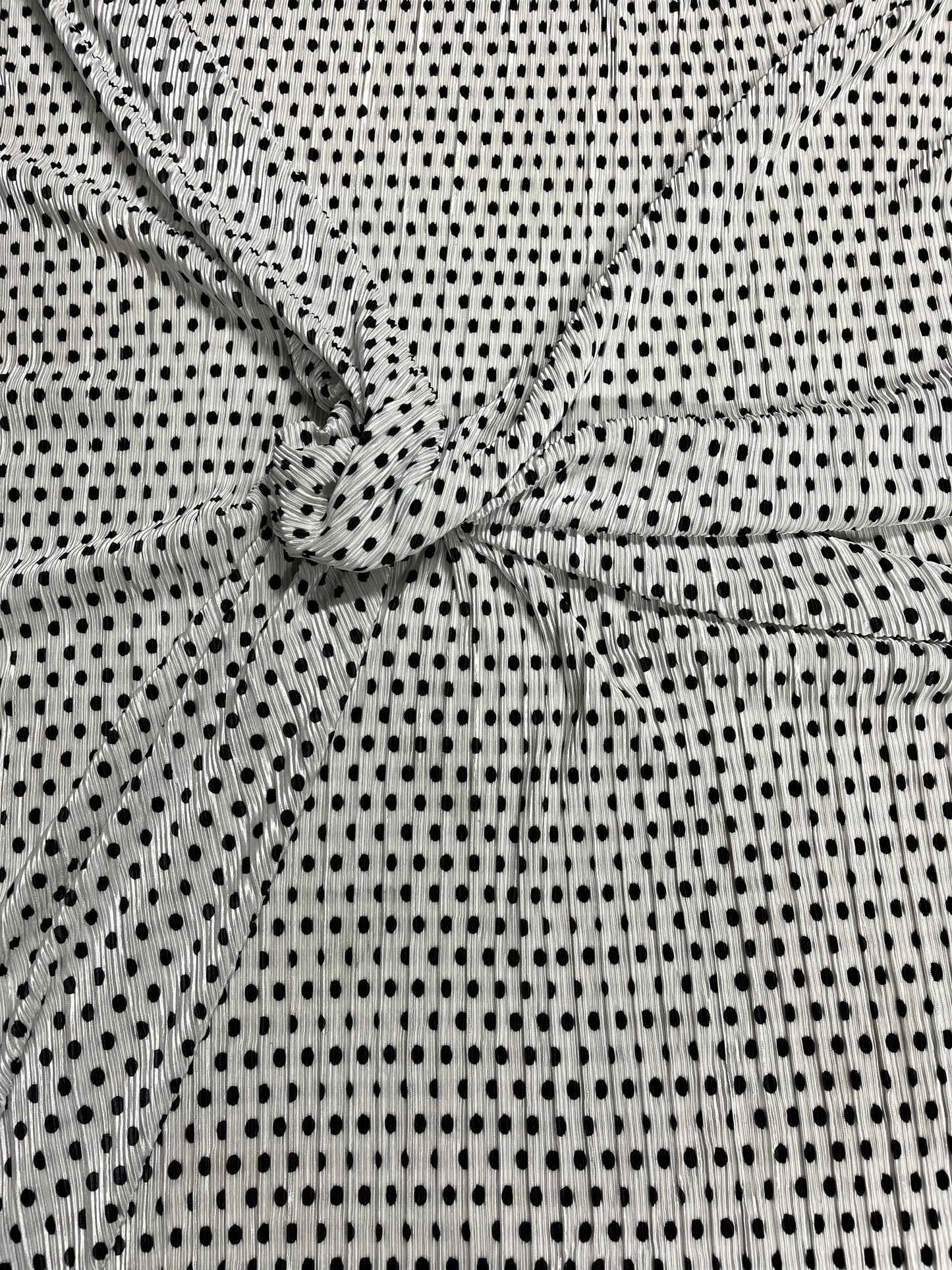 Black dot Crinkle Polyester Fabric Wholesale